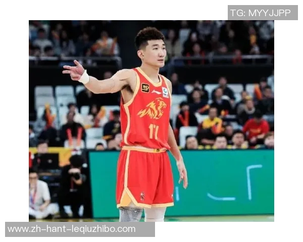 广厦队孙铭徽遭遇右脚跟骨骨折伤情预计缺阵一个月恢复期